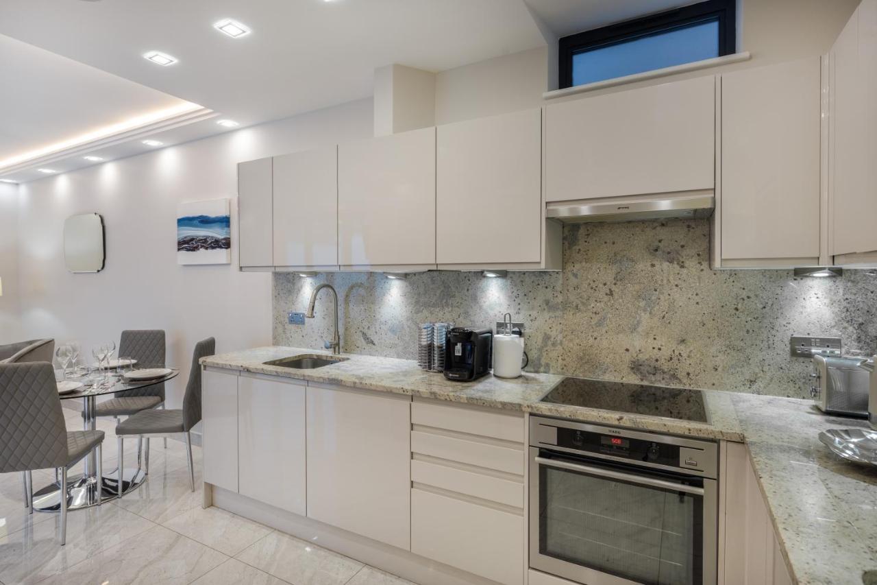 Luxurious 2 King-size Bed Flat With Patio * Londra